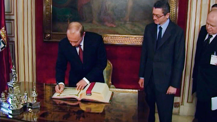 El presidente de la Federación Rusa, Vladímir Putin, durante la ceremonia de entrega de la Llave de Oro de Madrid en 2006 / Telemadrid