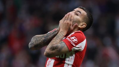 Dos partidos de sanción al rojiblanco Ángel Correa por insultar al árbitro