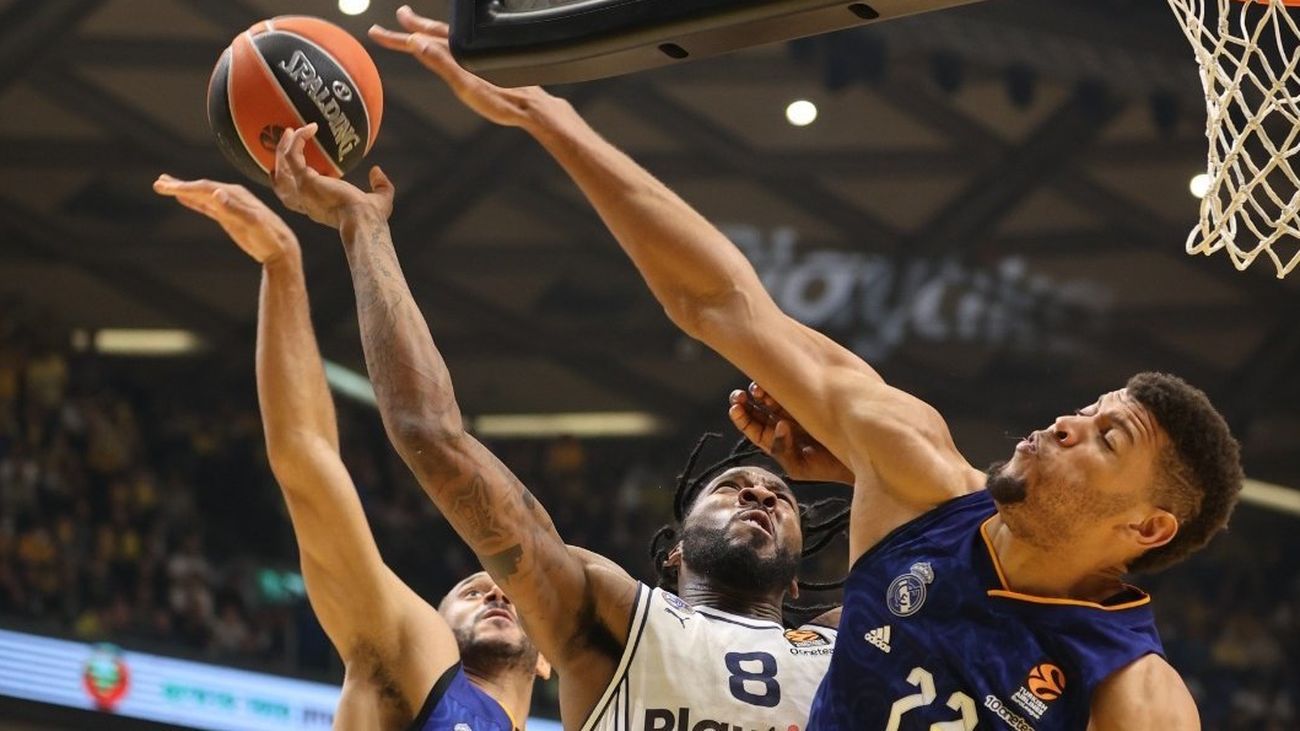 Tavares ante el Maccabi Tel Aviv