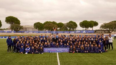 Homenaje a las mujeres futbolistas en el 25 aniversario del equipo femenino Las Rozas