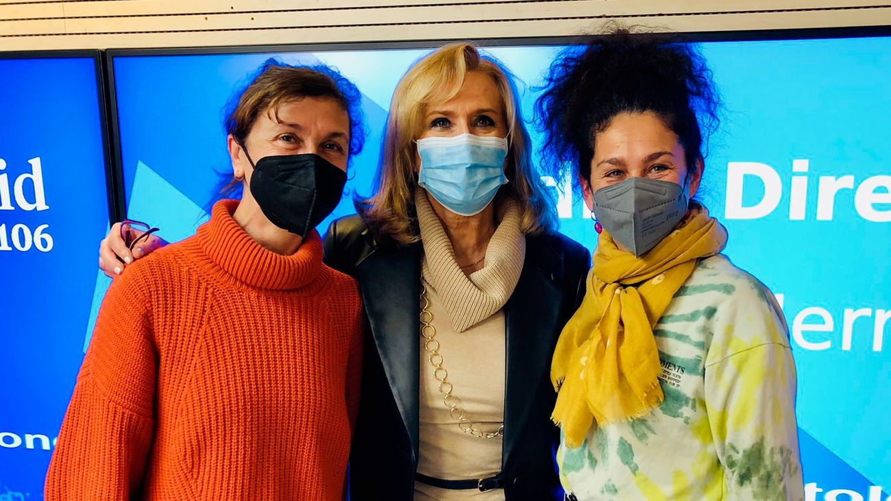 Inma ‘La Carbonera’ y Juana Casado, cantaora y creadora de 'Flamenco Kitchen', con Nieves Herrero