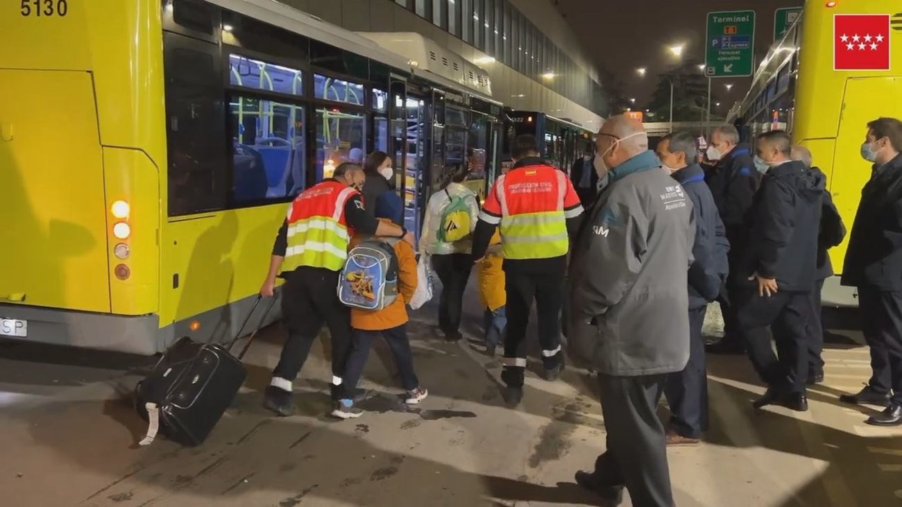 Llegan a Madrid 137 refugiados ucranianos en un vuelo fletado por la Fundación Reina Sofía