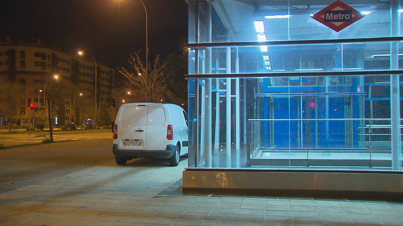 Intentan robar y meter en una furgoneta a una mujer junto a la parada de Metro de Las Suertes