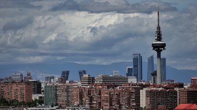 La calidad del aire de los 21 distritos de Madrid es regular este jueves por la presencia de polvo en suspensión