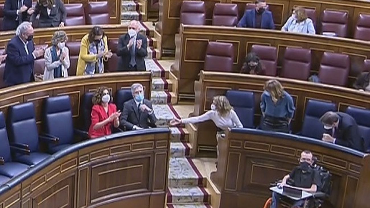 Marlaska ignora el saludo de la ministra de Transportes, Raquel Sánchez en el Congreso