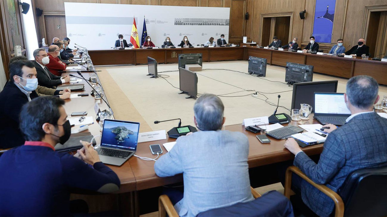 Transportistas y Gobierno tratan de cerrar un acuerdo en base a ayudas directas al repostaje