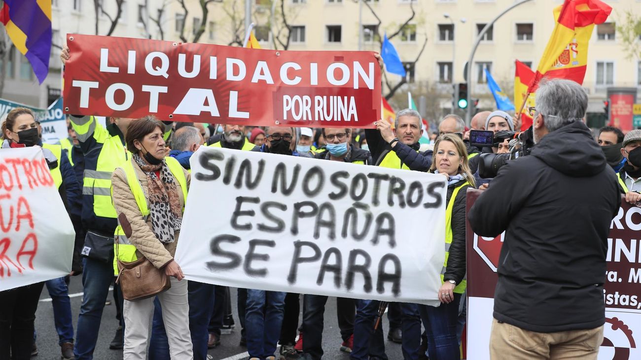 Los transportistas en huelga dicen "no" al acuerdo del Gobierno con el sector del transporte: "Son migajas"