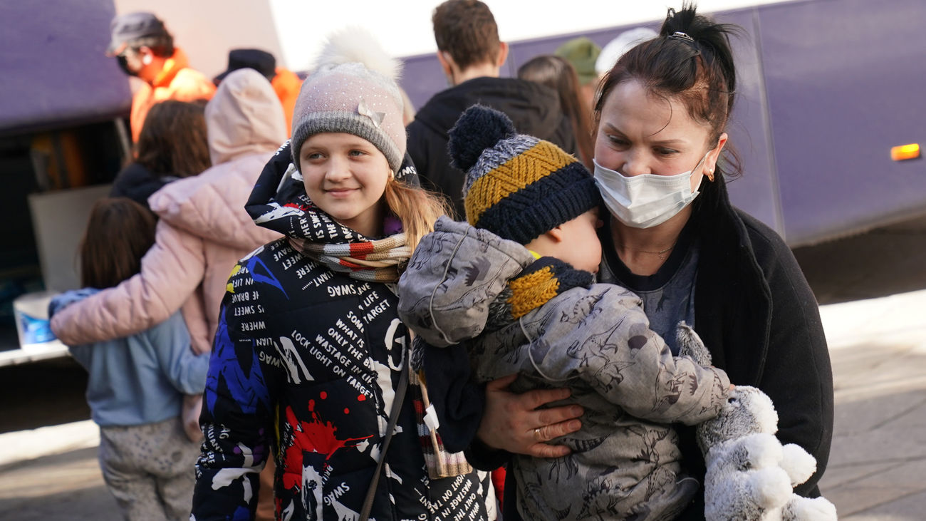 Refugiados ucranianos a su llegada a España en autobús