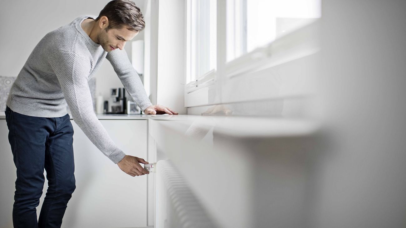 Tres de cada cuatro familias españolas se ven obligadas a modificar sus hábitos para reducir la factura de luz y gas