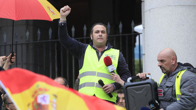 La patronal madrileña pide al Gobierno que se reúna ya "con los que están en las calles y parando las carreteras"