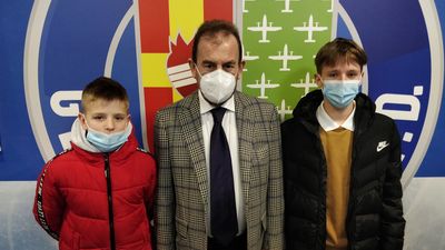 El Getafe se vuelca con Igor y Alejandro, dos niños que huyen de la guerra de Ucrania