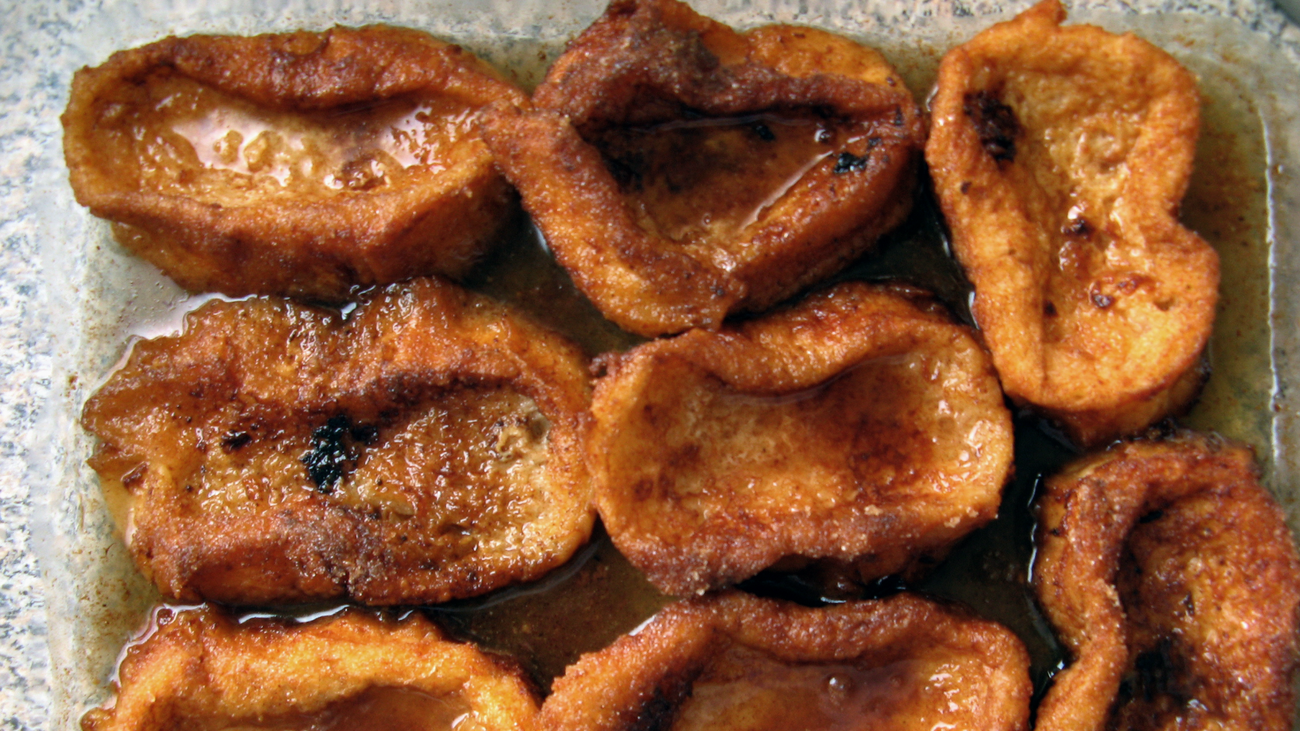 Una familia madrileña consigue hacer hasta 25 torrijas en solo 20 minutos