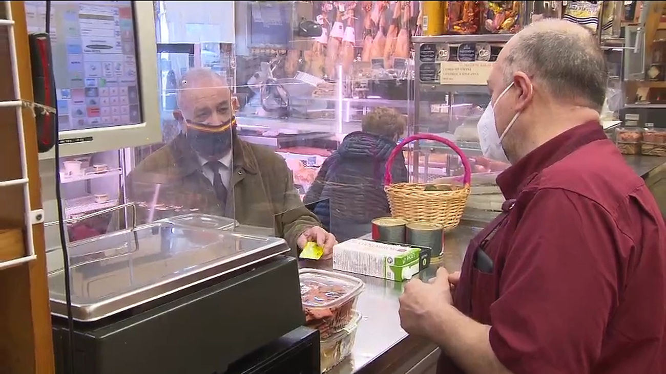 Los ultramarinos resisten el desabastecimiento de productos