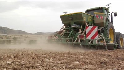 Agricultores y ganaderos, fuera del acuerdo de transportistas, ven inasumible trabajar el campo