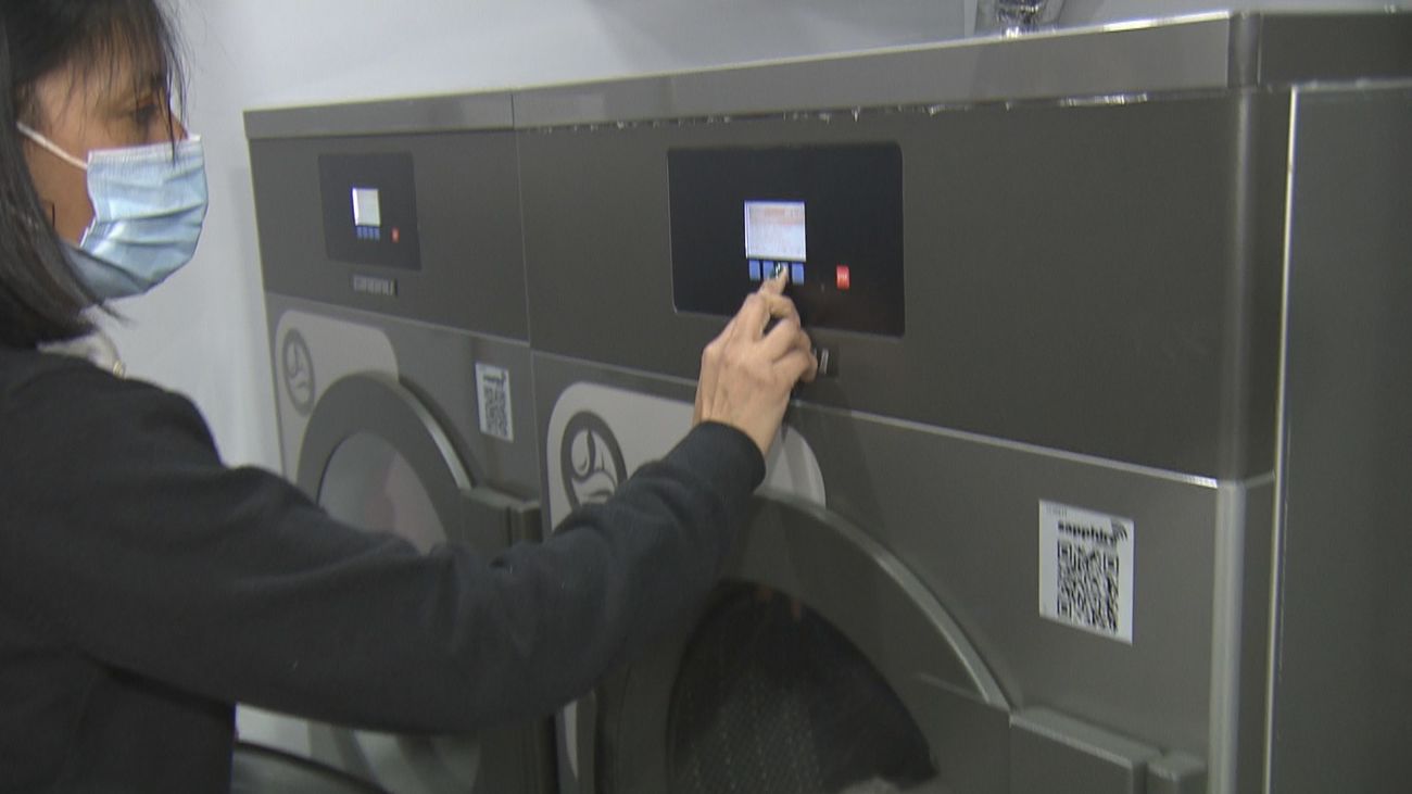 El auge de las lavanderías en Madrid por los 'obscenos' precios de la luz