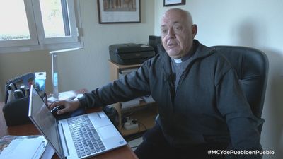 'El cura influencer' retransmite  en sus redes sociales la misa que oficia en los pueblos de Madrid