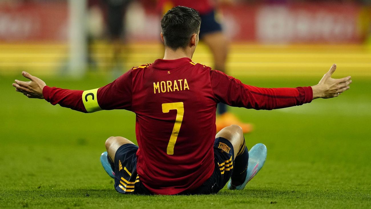 La primera capitanía de Morata: "Pondré la foto en casa"