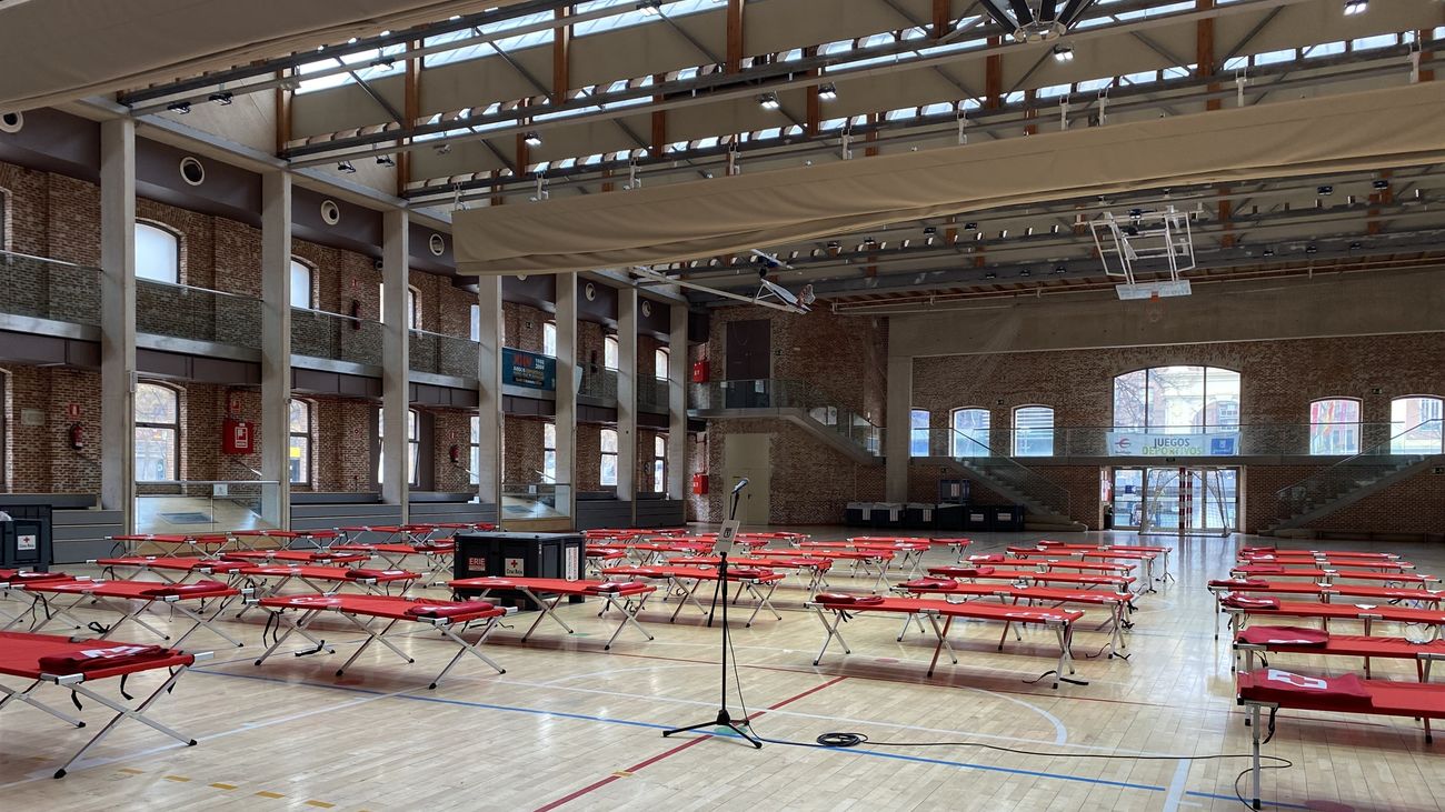 Todo listo en el polideportivo Daoiz y Velarde para acoger a refugiados ucranianos
