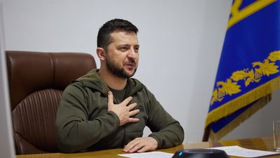 Zelenski afirma que Ucrania está dispuesta a aceptar un estatus neutral y no nuclear