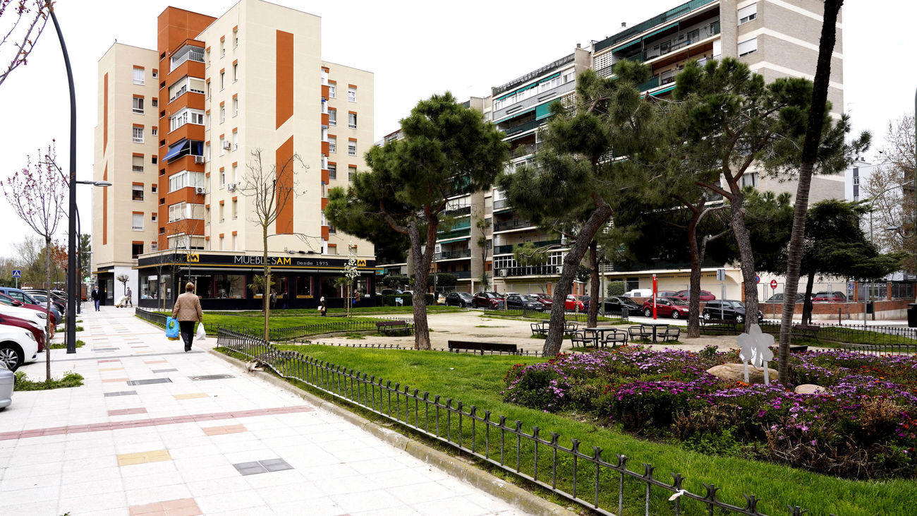 Finaliza la reforma integral de la calle Estocolmo de Móstoles