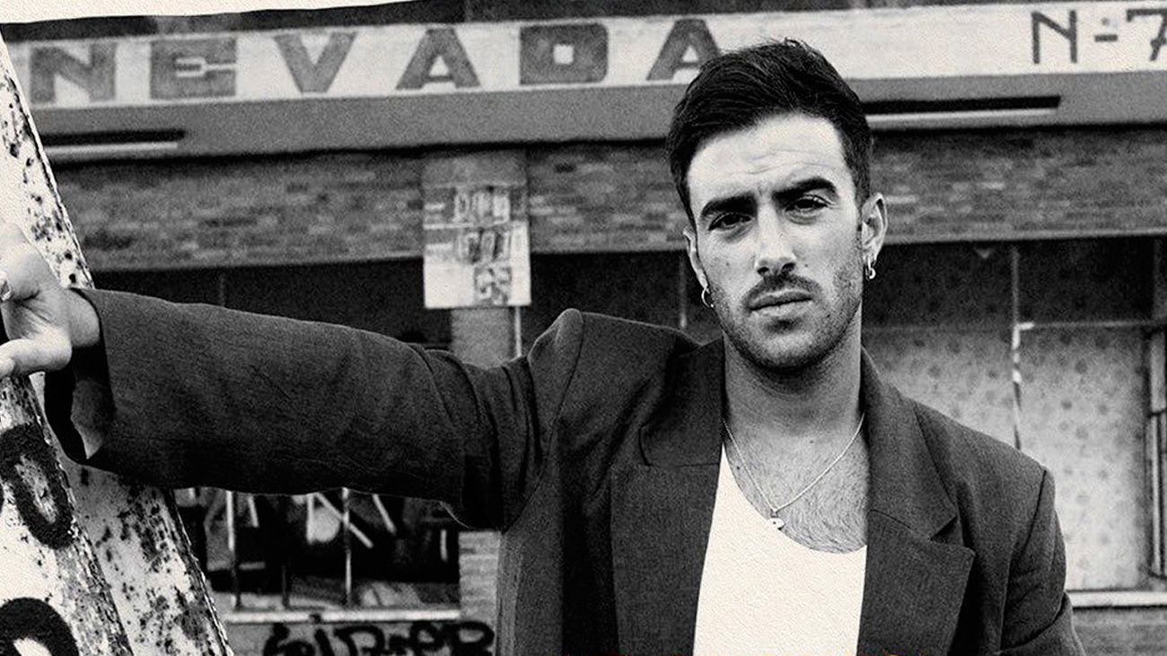 Álvaro de Luna canta por Ucrania en el metro de Madrid