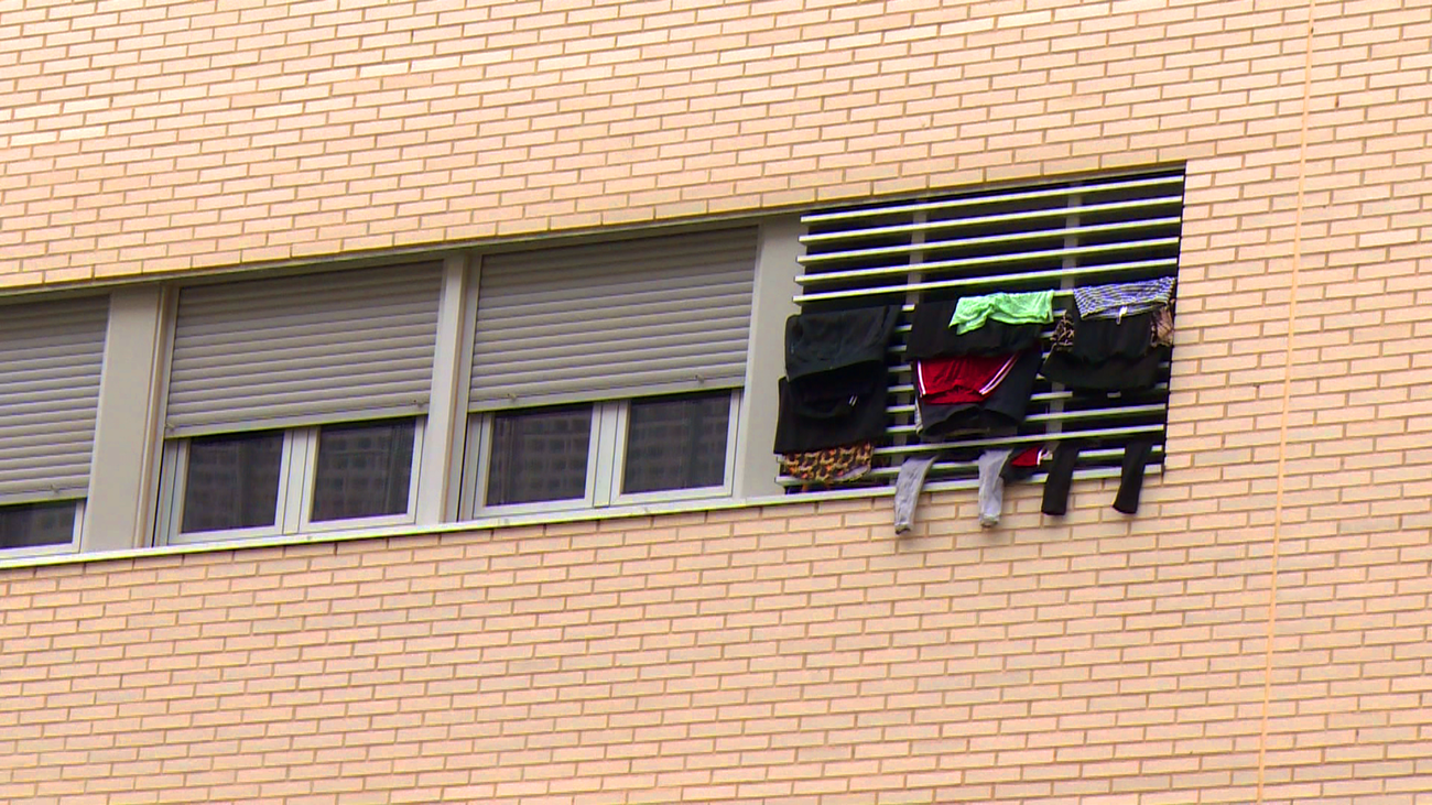 Agentes de seguridad de un bloque de Puente de Vallecas podrían estar vendiendo las llaves de los pisos vacíos a okupas