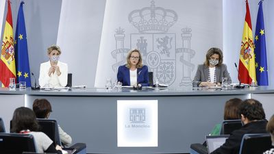 El Gobierno "se debate" sobre el impuesto a las eléctricas para financiar sus medidas sociales