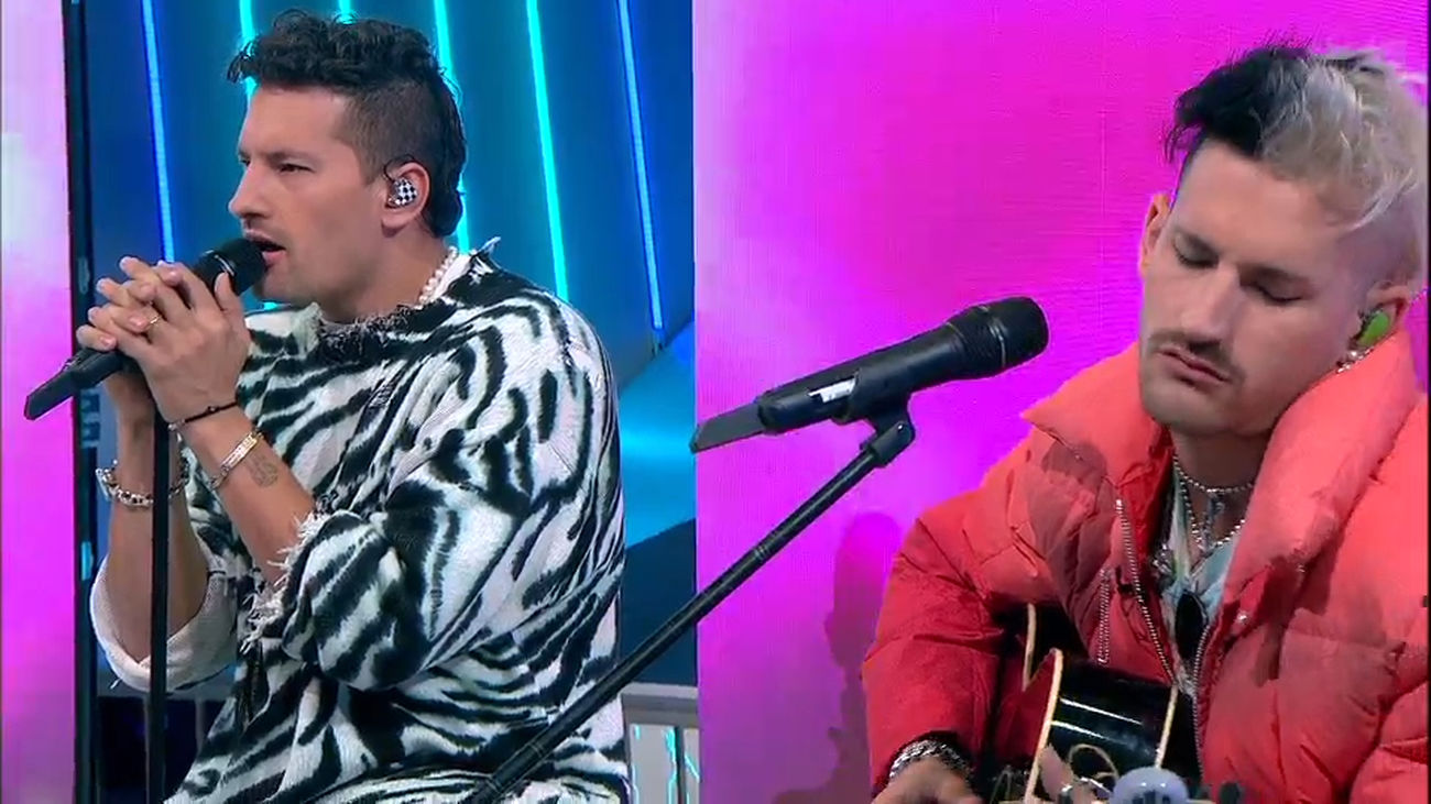 Mau y Ricky cantan ‘No Puede Ser’ en directo
