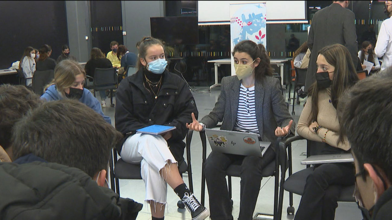Estudiantes de institutos madrileños debaten sobre el calentamiento global