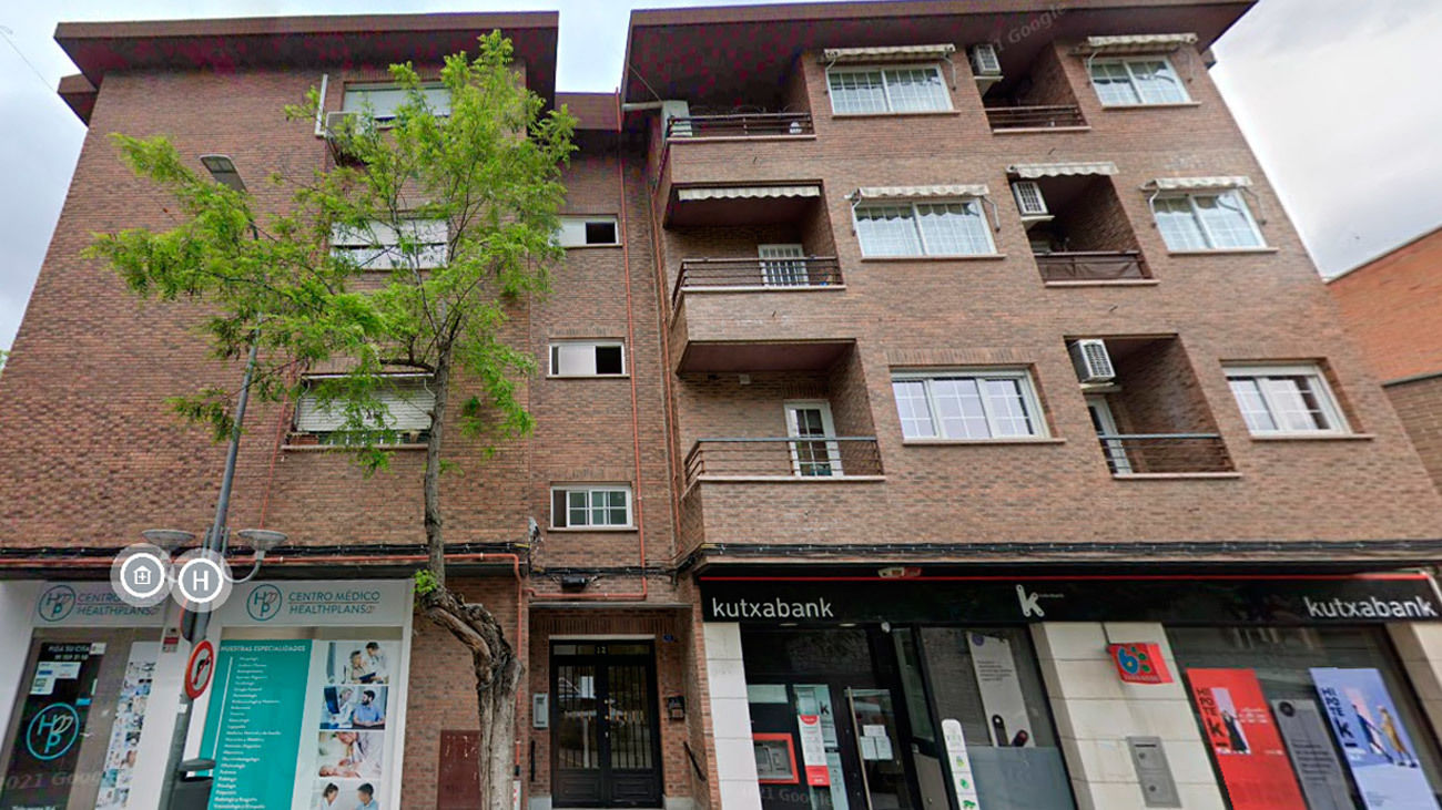 Encuentran muerta en una bañera a una mujer estrangulada con el cable de una plancha en Las Rozas