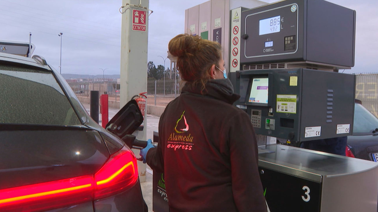 Muchas gasolineras 'low cost', abocadas al cierre por el descuento de 20 céntimos