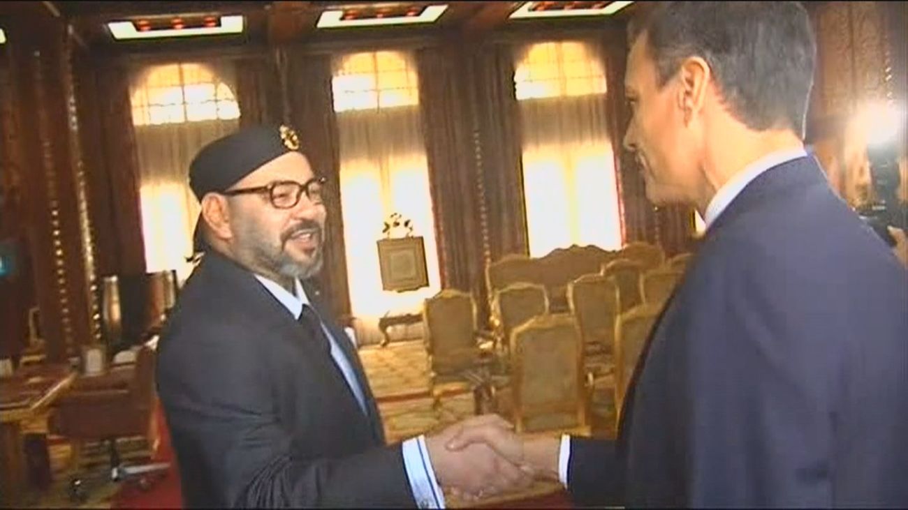 Pedro Sánchez habla con el rey Mohamed VI  que le invita a visitar Marruecos