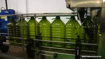 Esta envasadora de Toledo para sus máquinas por la falta de aceite de girasol por la guerra