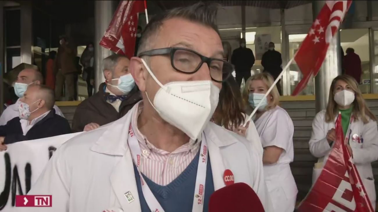 Protestan ante el Ramón y Cajal por el despido de 7.000 sanitarios con contrato de refuerzo Covid