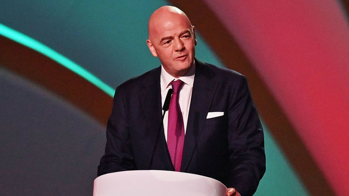 El presidente de la FIFA, Gianni Infantino, durante el discurso del sorteo de grupos del Mundial de Qatar / EFE