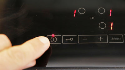 El precio de la luz sube ligeramente este sábado hasta los 225,08 euros/MWh