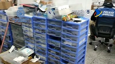 10 detenidos e incautados más de 100.000 artículos falsos de telefonía valorados en más de 4 millones