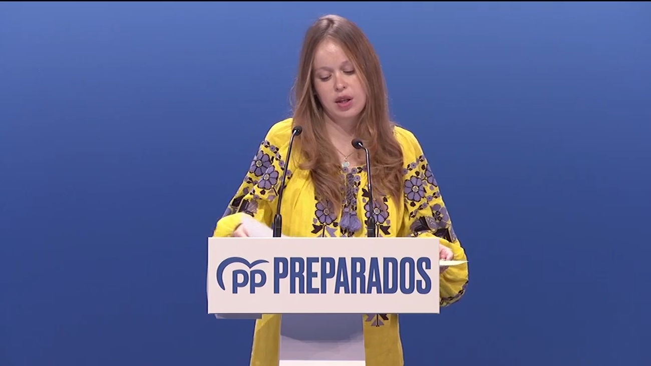 Una política ucraniana pone en pie el Congreso del PP al pedir “no tener miedo” contra Putin