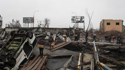 HRW denuncia ejecuciones sumarias de civiles y violaciones bajo control ruso en Ucrania