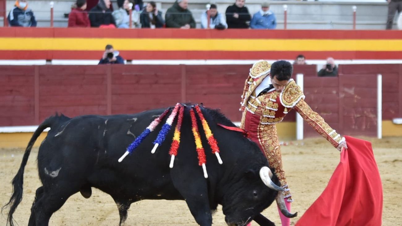 Amor Rodríguez sorprende y corta una oreja en El Álamo