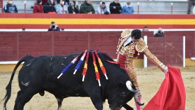 Amor Rodríguez sorprende y corta una oreja en El Álamo