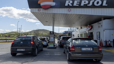 Madrid reprocha a Garzón que se atribuya a las autonomías el control de los descuentos en los carburantes