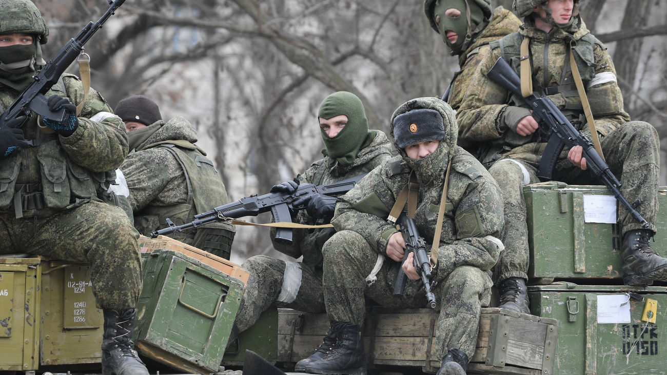 Rusia centra sus ataques en el este de Ucrania mientras miles de ucranianos huyen del Donbás