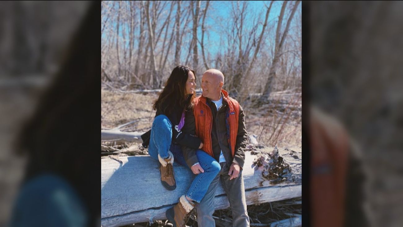 Sonriente y relajado, Bruce Willis reaparece junto  a su mujer "en su hábitat favorito"