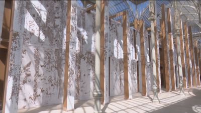 El Palacio de Cristal alberga una estructura de Bunga que rinde homenaje a los refugiados