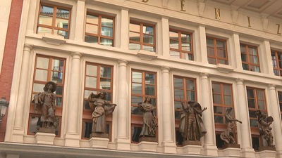 El Teatro Albéniz recupera siete figuras en su fachada