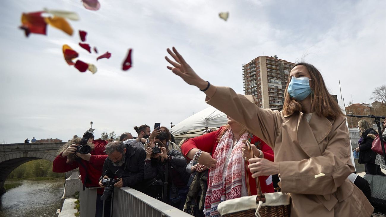 El pueblo gitano celebra la Ceremonia del Río en Madrid