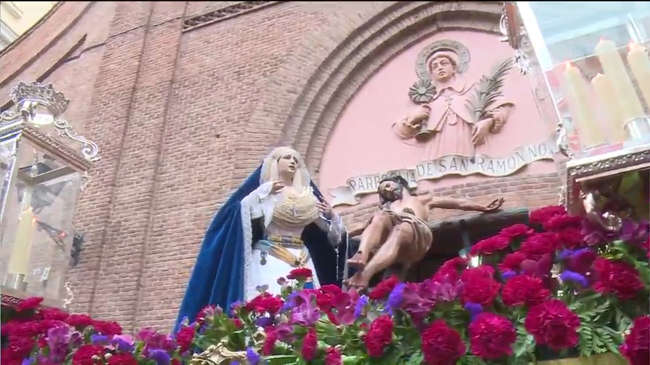 Primera 'levantá' de la Semana Santa madrileña por las víctimas de la guerra en Ucrania