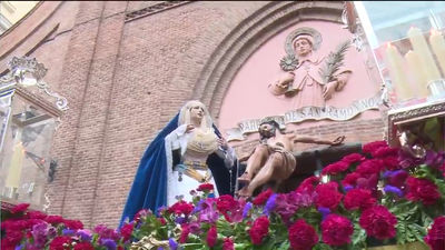 Primera 'levantá' de la Semana Santa madrileña por las víctimas de la guerra en Ucrania