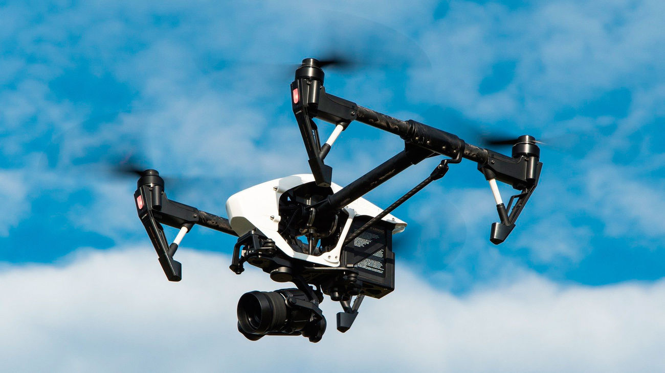 Los equipos cuentan con cámaras diurnas e infrarrojas para visión nocturna, así como megafonía